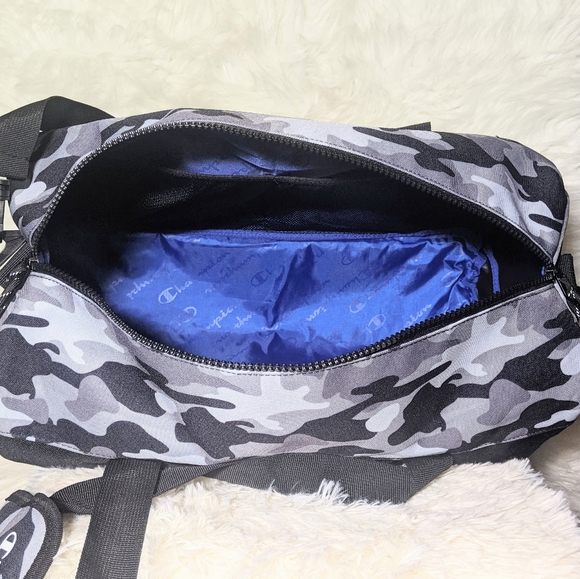 NWT Champion Duffle Bag Unisex - Picture 8 of 12